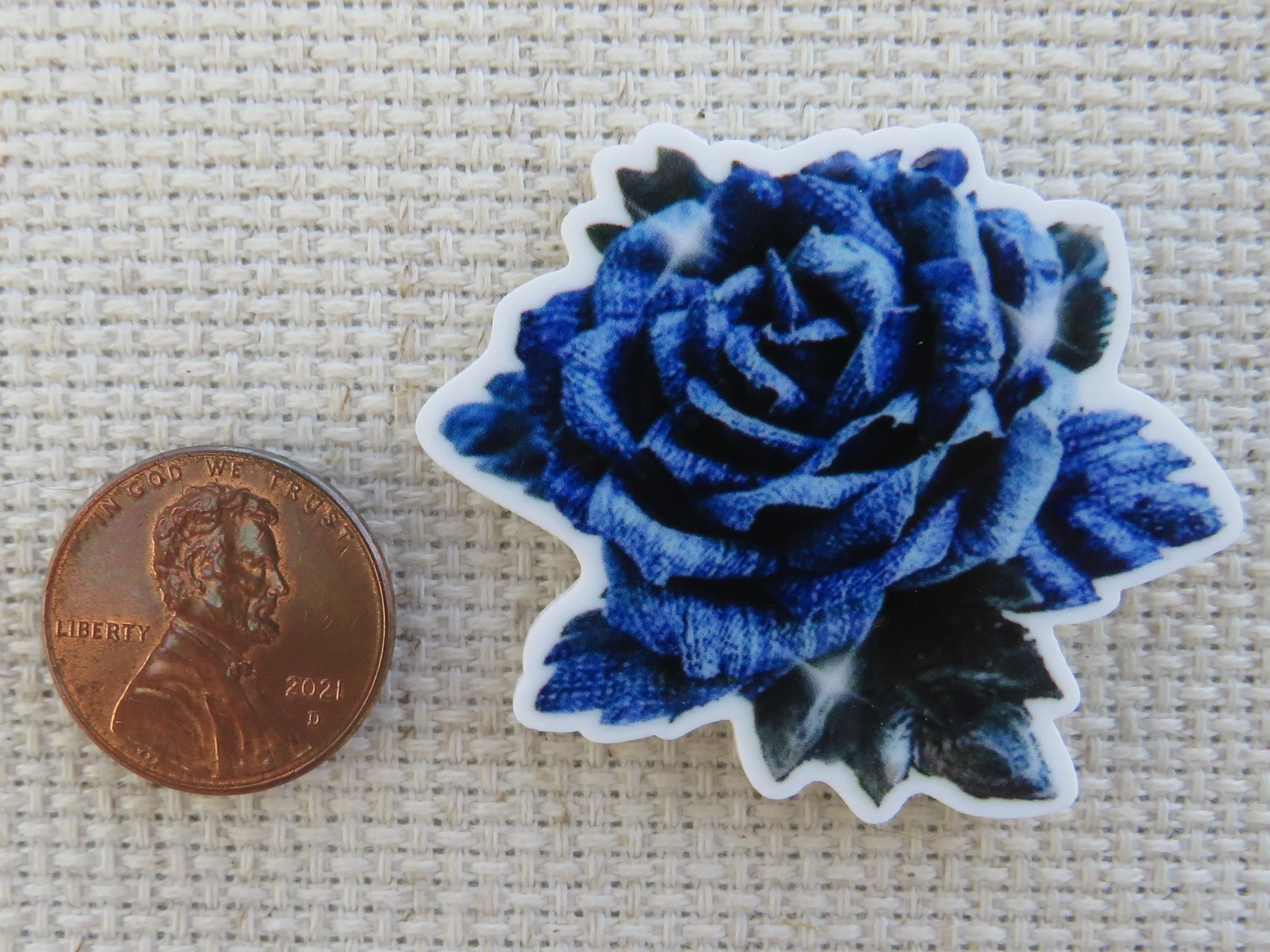 Brilliantly Blue Rose Needle Minder, Cover Minder, Magnet