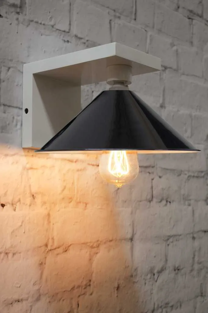 Cone Wood Wall Lamp