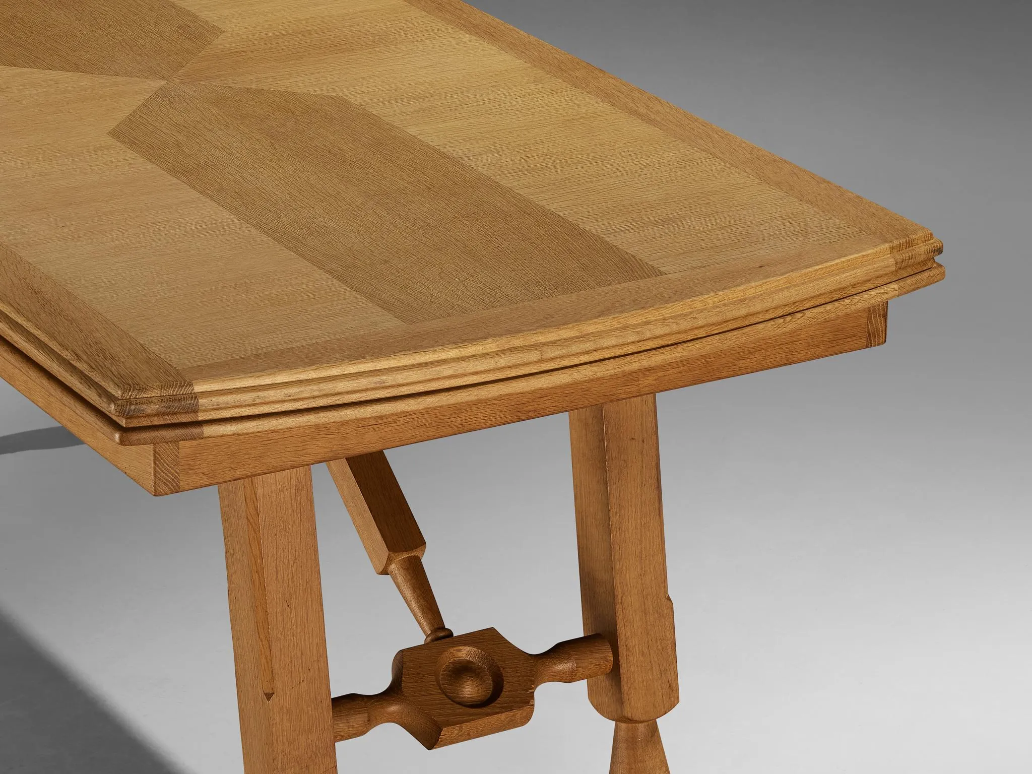 Guillerme & Chambron 'Pétrouille' Extendable Dining Table in Solid Oak